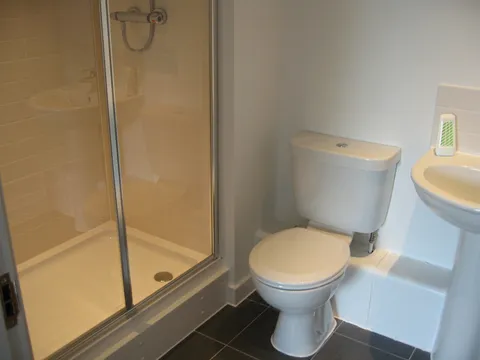 Firestone_House-105-ensuite.jpg