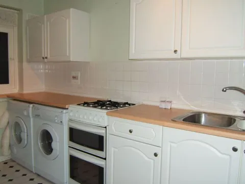 120_Harrowdene_Gardens_-_Kitchen_1.jpg