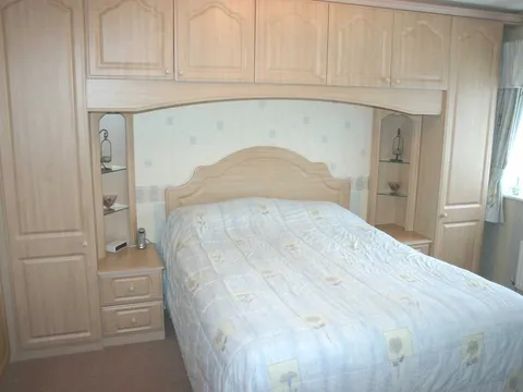 bed1.jpg