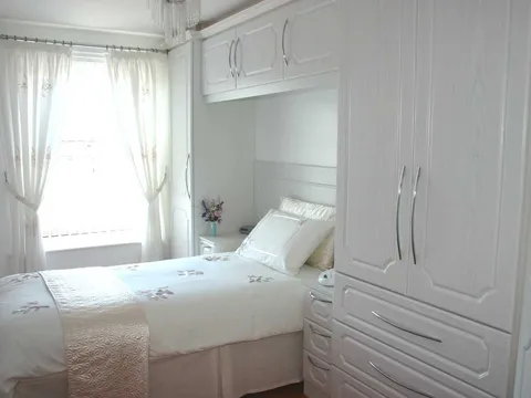 bed1.jpg