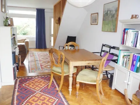 Princes_23_dining_area_14_4_10.jpg