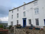 A LARGE 2 BEDROOM TOP FLOOR FLAT JUST OFF  THE CENTRE OF AXMINSTER  OFFERED WITH NO ONGOING CHAIN