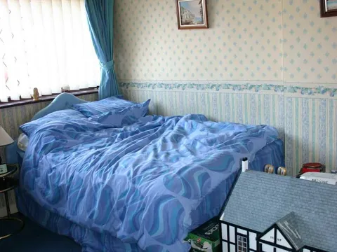 bed1.jpg