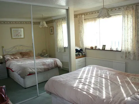 bed2.jpg