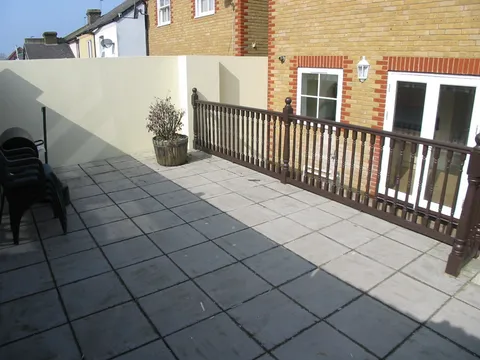 Haycroft_Rd._3_-_gdn.jpg