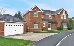 5 bedroom property in Everest Walk, Llanishen, Cardiff.