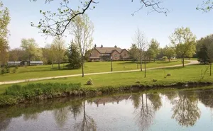 6 bedroom property in Groesfaen, Cardiff