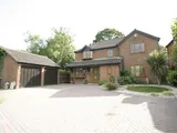 DENMEAD - SUBSTANTIAL UPGRADED PROPERTY WITH NO FORWARD CHAIN