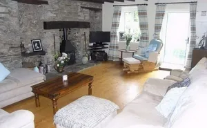 3 bedroom property in Chatham, Machen