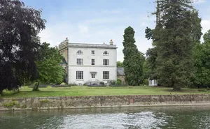 2 bedroom property in Bridge House, Thames Street, Wallingford, Oxfordshire, OX10