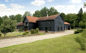 6 bedroom property in Creeting St. Mary, Ipswich
