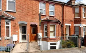 4 bedroom property in Guildford