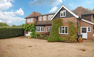 5 bedroom property in Weybridge