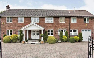 5 bedroom property in Weybridge
