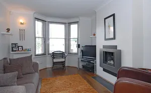 3 bedroom property in Guildford