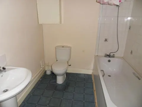 Bathroom_2.jpg