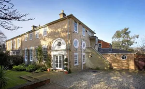 5 bedroom property in Bilton Road
Town Centre