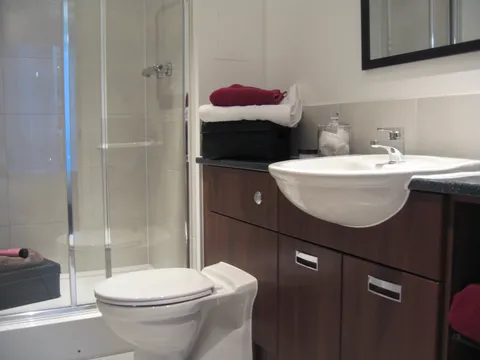 Simmonds_House-205-Bathroom__1_.jpg