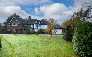7 bedroom property in Guildford