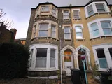 Narbonne Avenue, Clapham