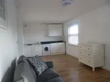 1 Bed Loft Converstion Flat Located In Housnlow TW3