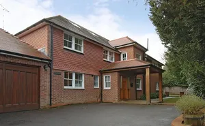 5 bedroom property in Weybridge