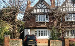 2 bedroom property in Guildford