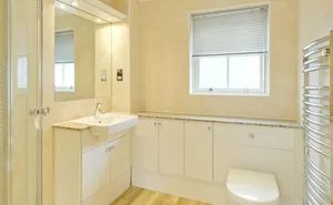 2 bedroom property in Wall Cottage Drive, Chichester, West Sussex, PO19