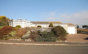 3 bedroom property in Thurlestone