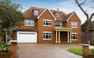 5 bedroom property in Beech Hill Avenue, Hadley Wood