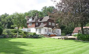 4 bedroom property in Tatsfield