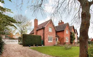 3 bedroom property in Main Street, Dumbleton, Evesham, Gloucestershire, WR11