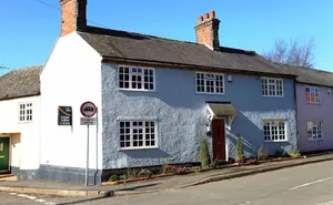 3 bedroom property in Chapel Street
Swinford