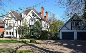 7 bedroom property in Walton on Thames