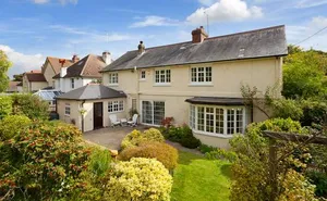 5 bedroom property in Elham