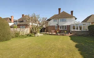 4 bedroom property in Guildford
