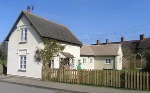 2 bedroom property in DUMBLETON