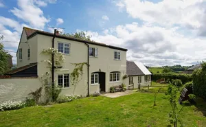 4 bedroom property in Long Lane, Cann, Shaftesbury