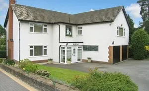 5 bedroom property in Bronwydd Avenue, Penylan, Cardiff
