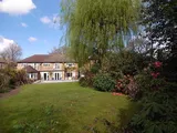 5 bedroom Detached House in Windlesham