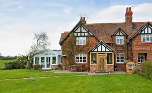 3 bedroom property in Park Cottages, Wrexham Road, Pulford, Chester