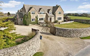 4 bedroom property in Naunton, Cheltenham, Gloucestershire