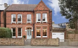 5 bedroom property in Northstead Road, Tulse Hill, London, SW2
