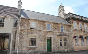 4 bedroom property in Marshfield, nr Chippenham & Bath