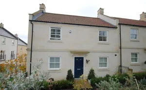 3 bedroom property in Eveleigh Avenue, Bath