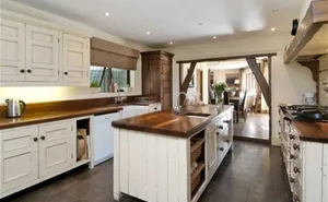 5 bedroom property in Barnet Road, Arkley