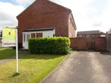 Strode Road, Street