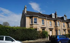 4 bedroom property in Foxcombe Road, Weston