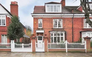 6 bedroom property in Bedford Road, London, W4