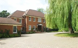 7 bedroom property in Coppice Walk, Totteridge
